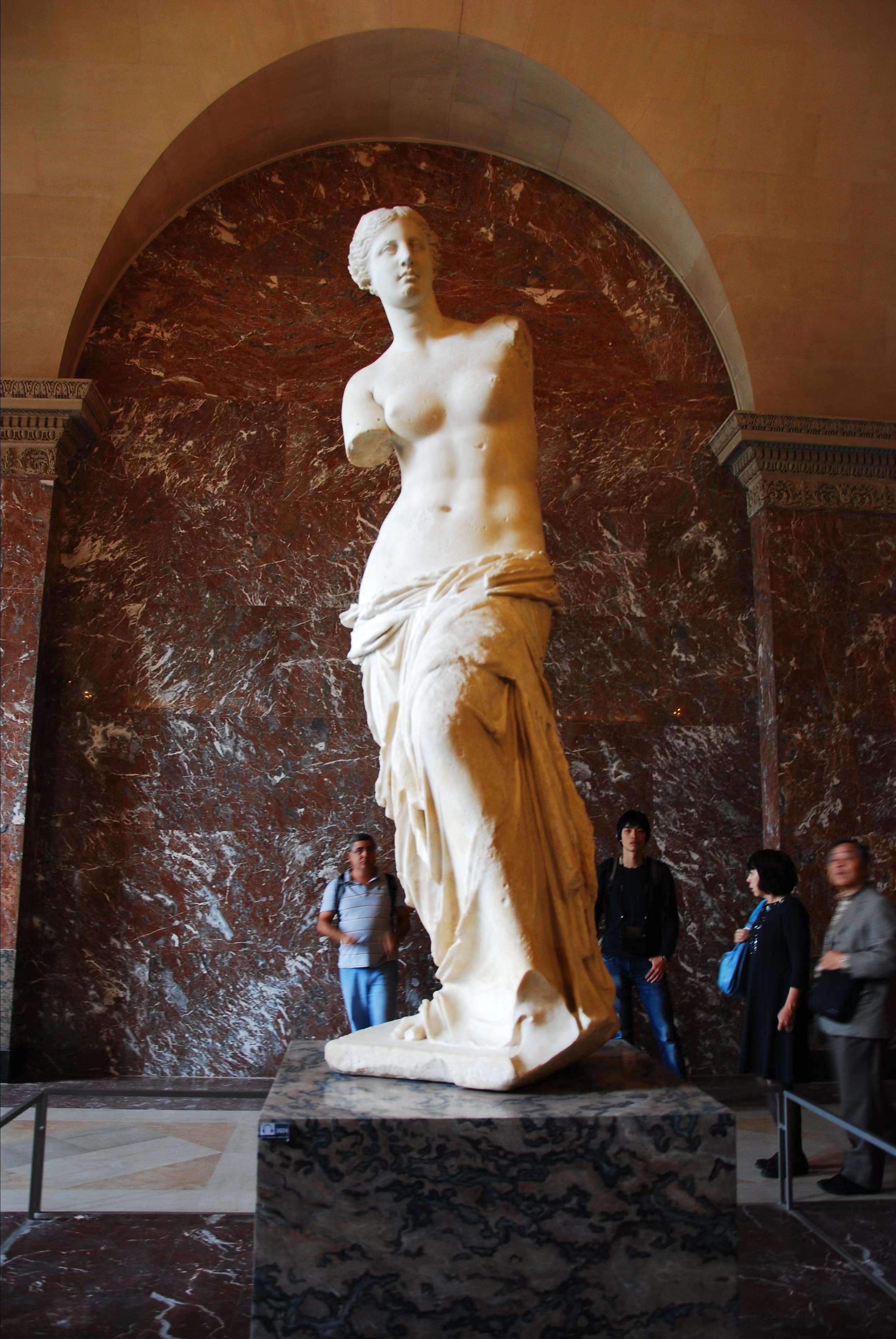 高贵的单纯，静穆的伟大——美神维纳斯雕像